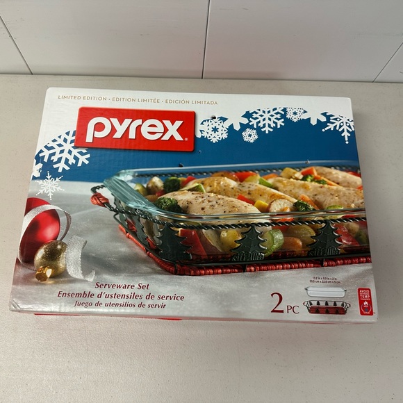 Pyrex Holiday Serveware 2pc Set - Limited Edition - Picture 6 of 6